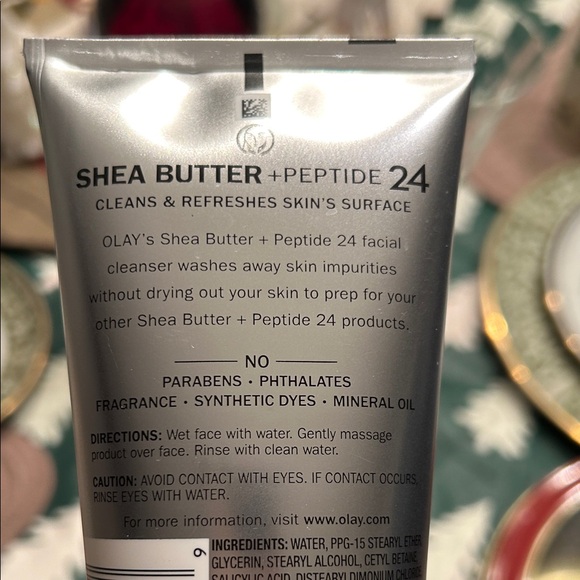 New OLAY Regenerist Nourishing Facial Cleanser - Silver and Black - Picture 2 of 3